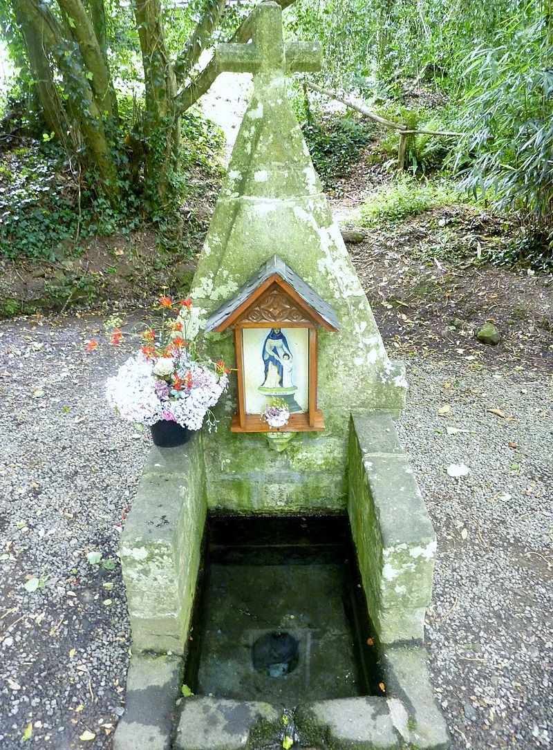 Fouesnant chapelle sainte Anne statue de st Anne